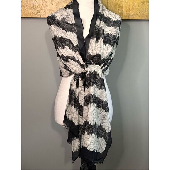 Black/White Floral Scarf/Wrap - Picture 4 of 12